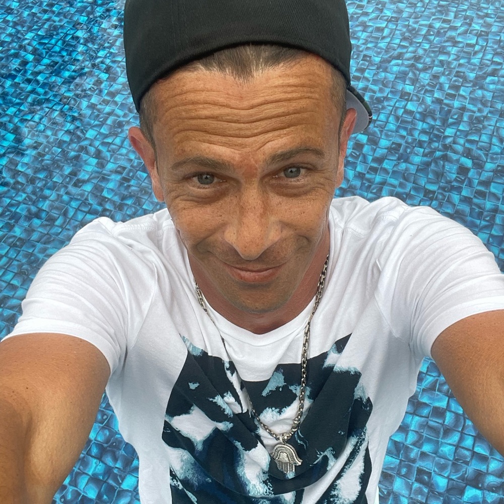 Meet your Posher, Alex eyal